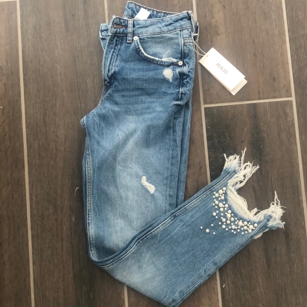 H&M pearl distressed girlfriend fit jeans NWT